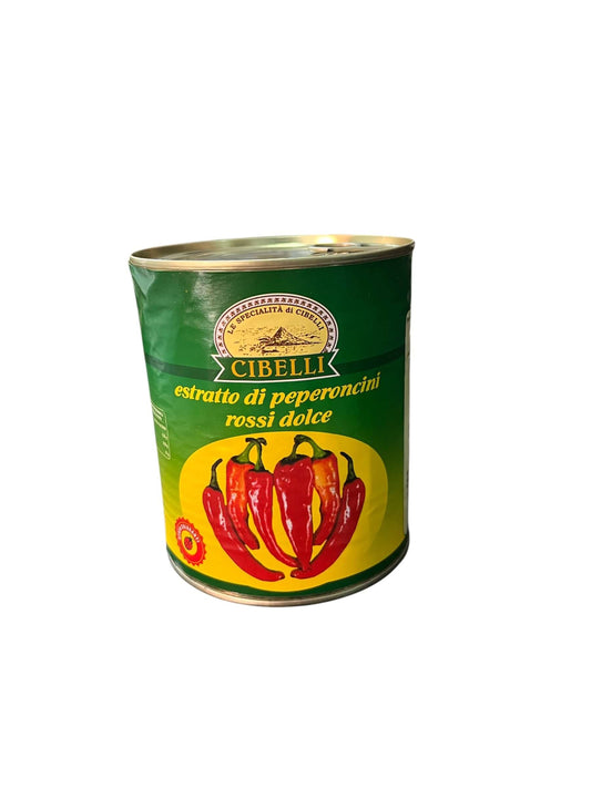 Cibelli Concentrato di Peperoncino Rosso Dolce 900gr. in a tin, perfect for enhancing dishes with flavor.