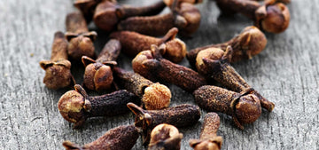 Chiodi di Garofano spezie aromatiche naturali dal profumo intenso e sapore caldo.