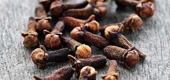 Chiodi di Garofano spezie aromatiche naturali dal profumo intenso e sapore caldo.